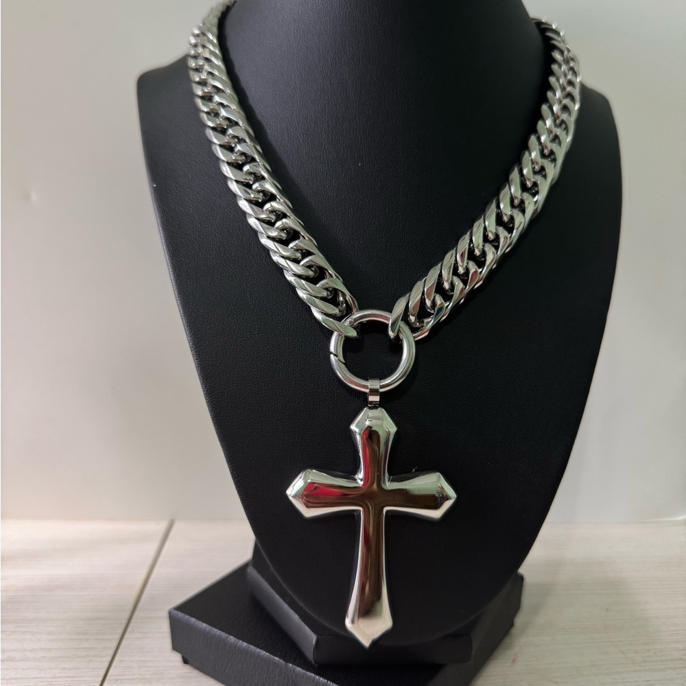 Chunky Silver Curb Chain Necklace with Cross Pendant 16inch - Picture 4 of 5